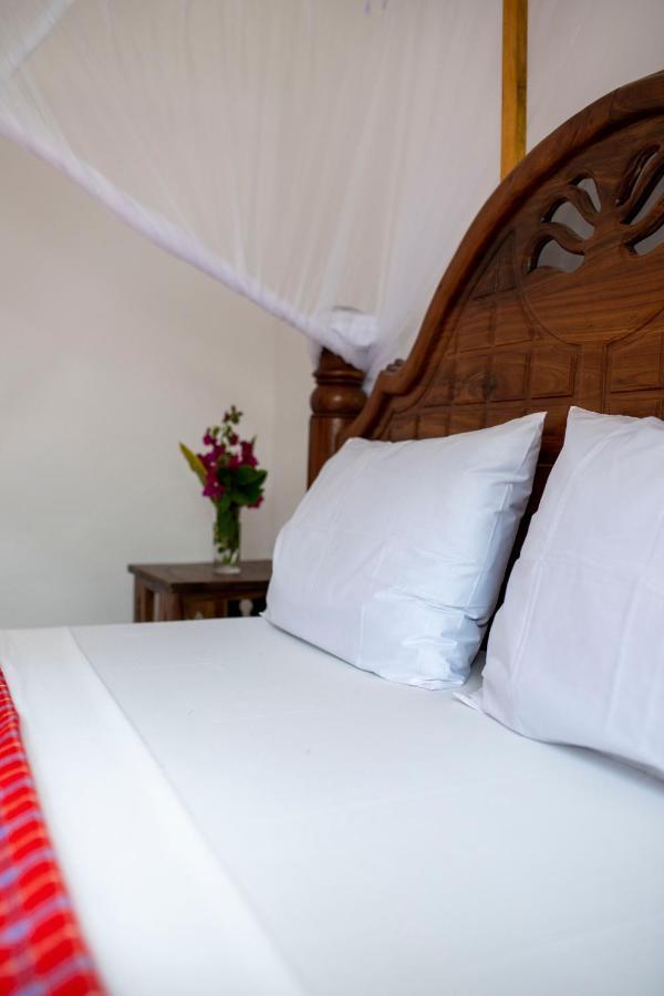 Uroa Beach Lodge Extérieur photo